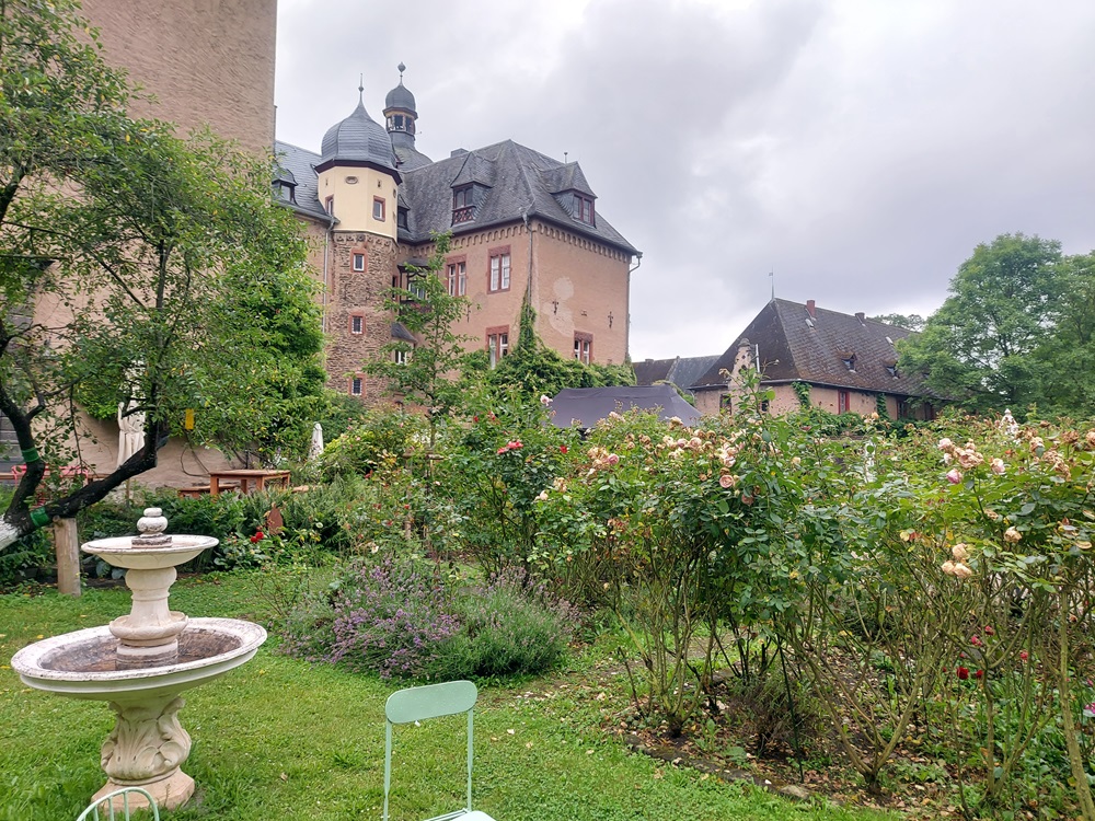 Namedy Castle peace event 1