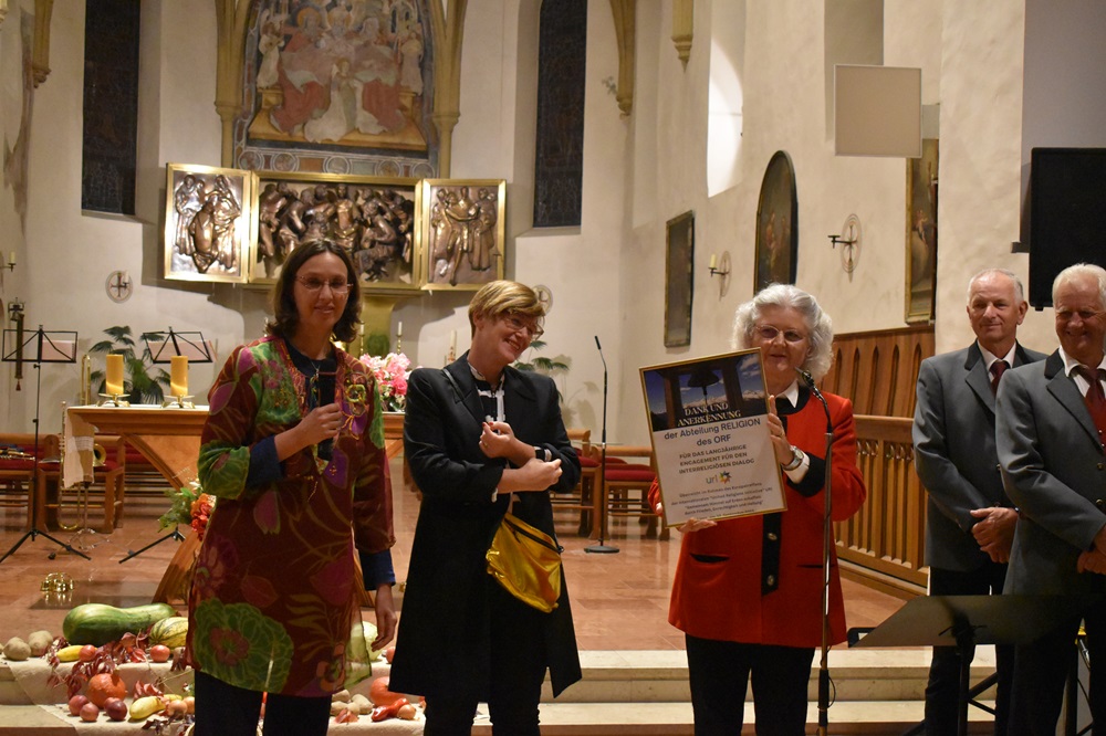 URIE Assembly Mag. Barbara Krenn Head of the Religion Department at ORF was honored with a certificate